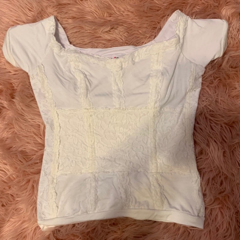 cute white lace top ☺️!!